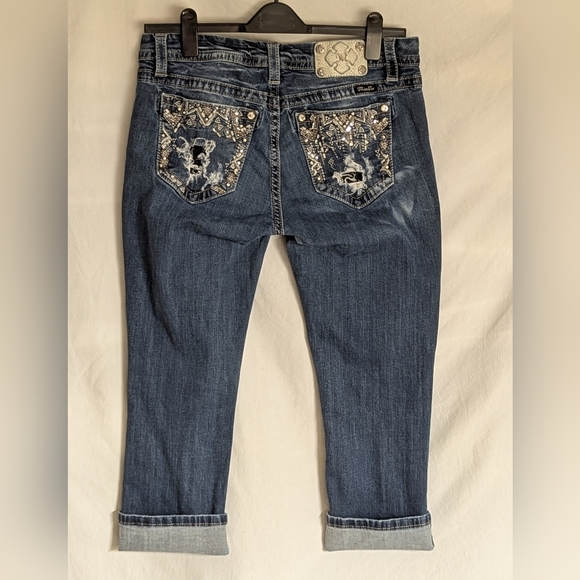 Miss Me Curvy Crop Jeans Bling Distressed Sz  31 (12-14) Lots Of Stretch - Picture 2 of 11